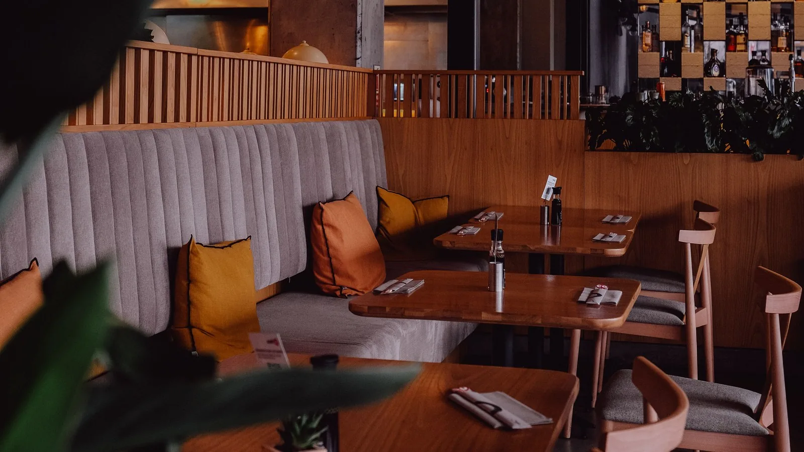 Restauracja, sceneria dla ekranów OISEN