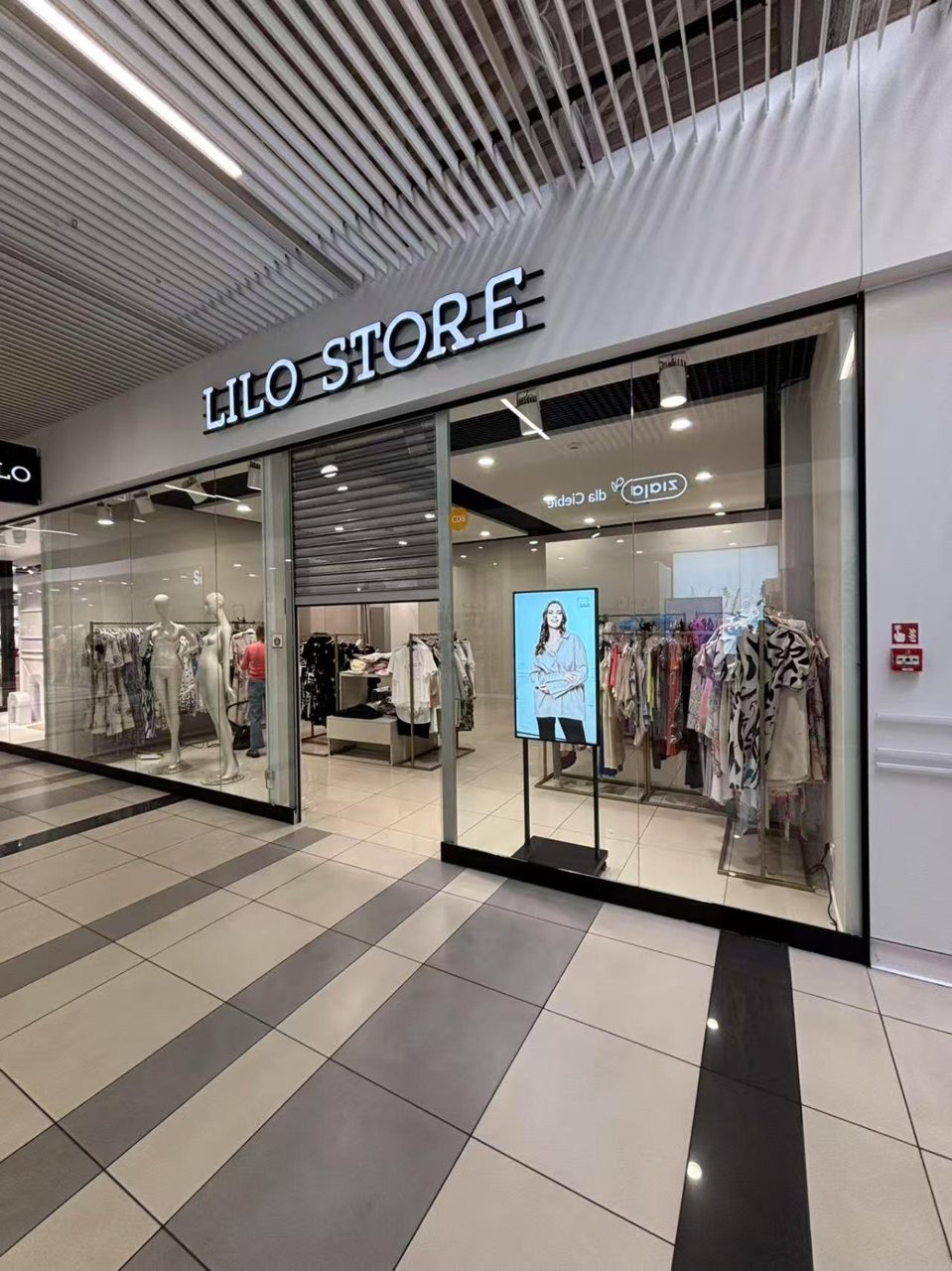 Lilo Store Warszawa - ekran do witryn — realizacja OISEN