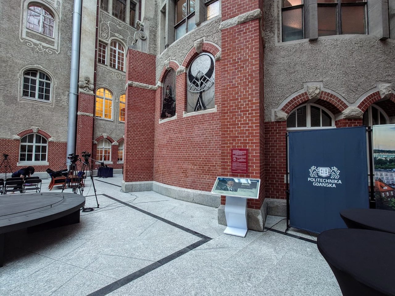 Politechnika Gdanska - wynajem infokiosków — realizacja OISEN