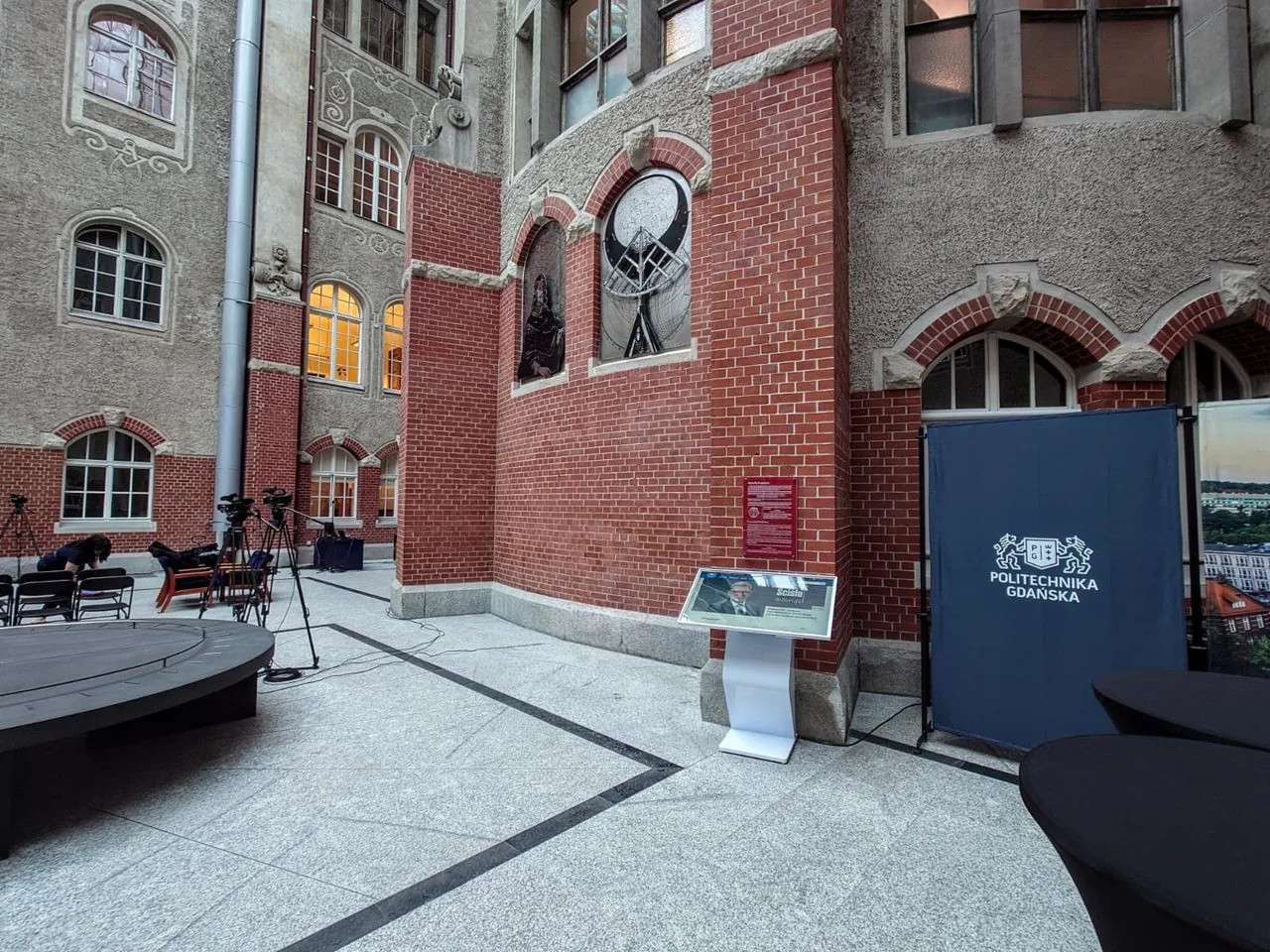 Politechnika Gdańska - wynajem infokiosków — realizacja OISEN