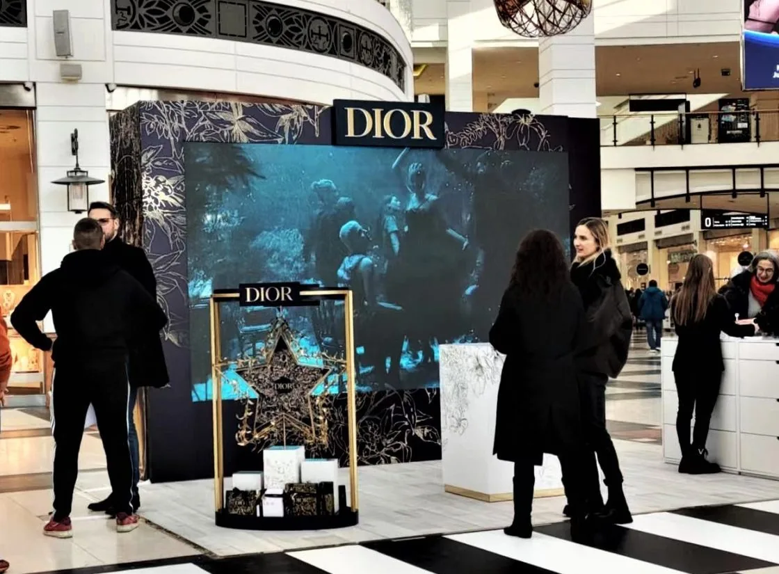 Stoisko Dior — realizacja OISEN
